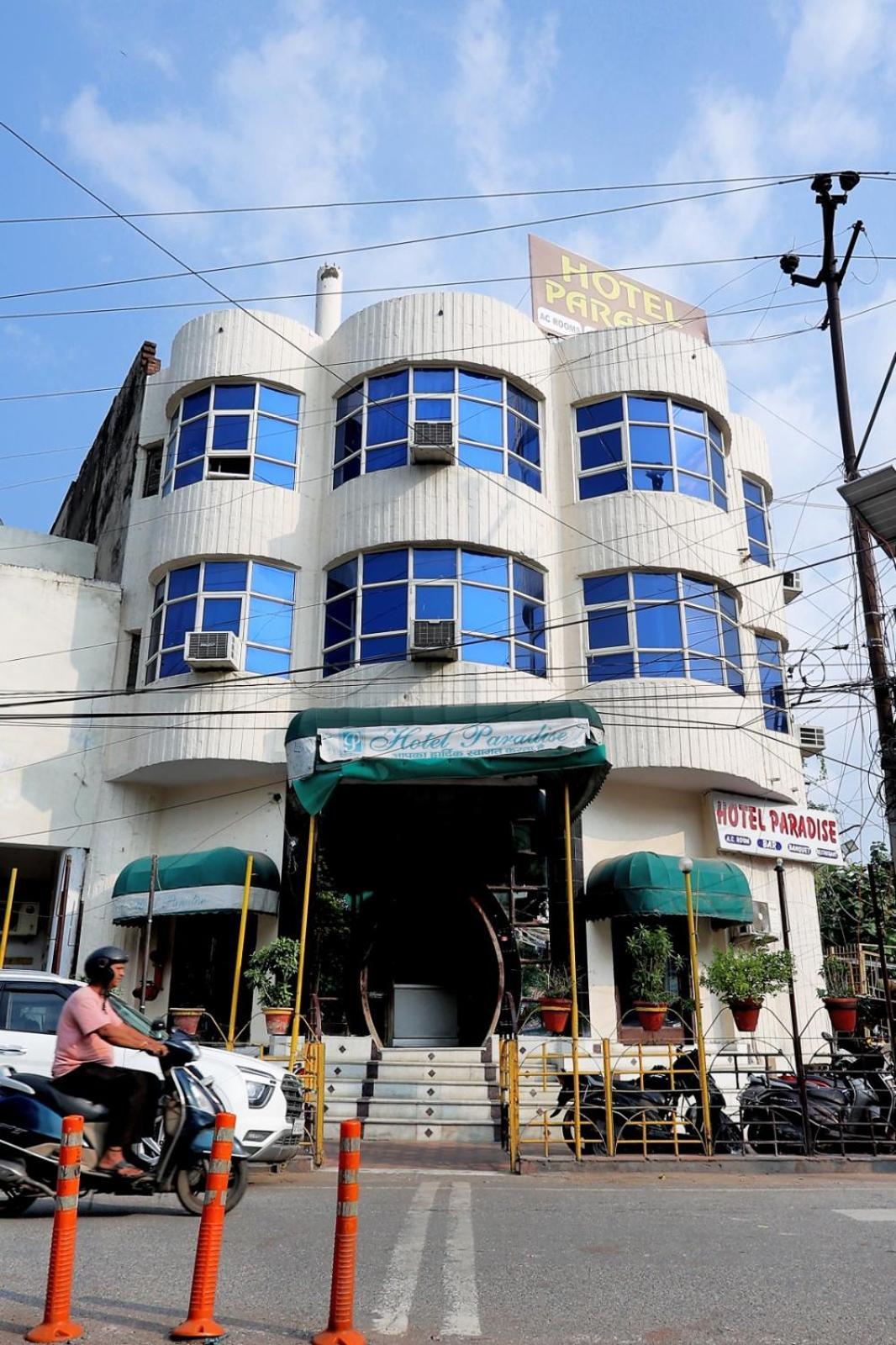 Hotel Paradise 칸푸르 외부 사진